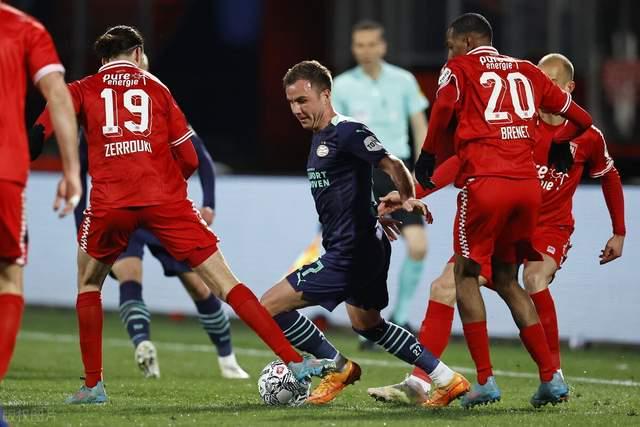 s15全球总决赛-关于关键时刻法兰克福调整名单以备欧联；门线救险环节打磨；目标明确；年轻球员得到机会的信息