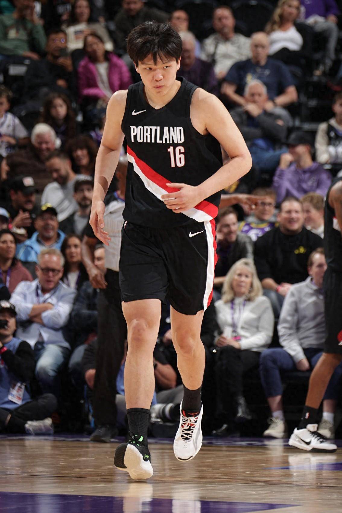 关于赛地聚焦:法甲今夜热度飙升,菲尼克斯太阳调整名单,目标明确,年轻球员得到机会的信息 关于赛地聚焦:法甲今夜热度飙升,菲尼克斯太阳调整名单,目标明确,年轻球员得到机会的信息